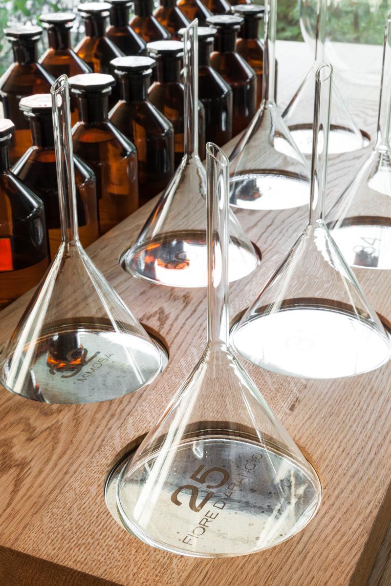 มัญญา ปาร์ โลเตล อา ปาร์ฟูม Hotel มิลาน ภายนอก รูปภาพ Tetrahedral pendula