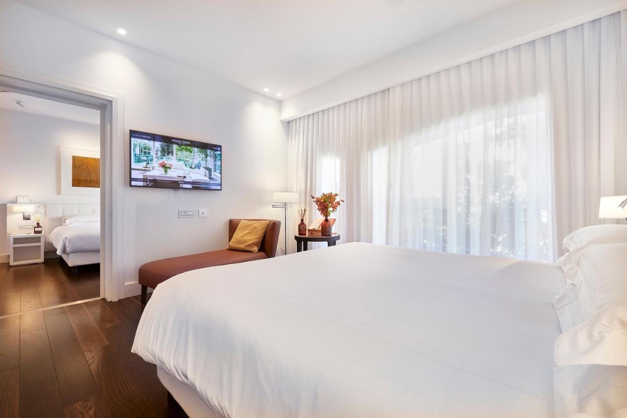 มัญญา ปาร์ โลเตล อา ปาร์ฟูม Hotel มิลาน ภายนอก รูปภาพ A bedroom at the hotel
