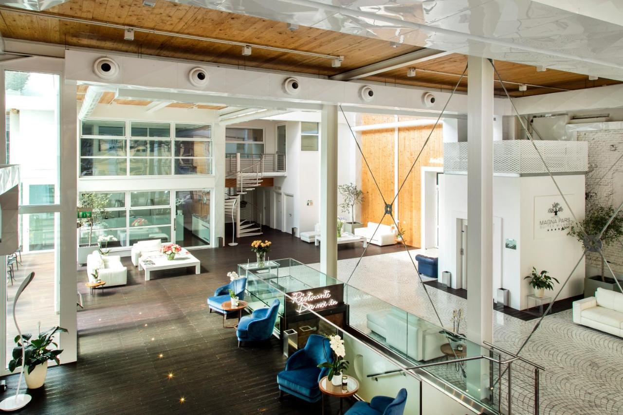 มัญญา ปาร์ โลเตล อา ปาร์ฟูม Hotel มิลาน ภายนอก รูปภาพ Interior of the Business and Management Building
